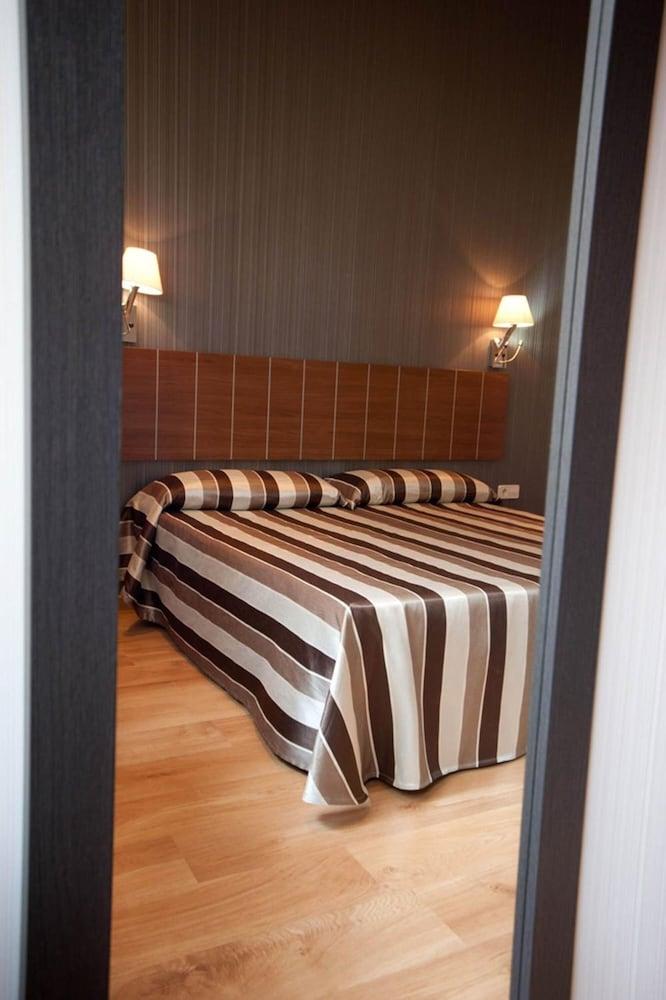 ברצלונה Hostal Bcn 46 מראה חיצוני תמונה